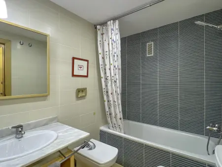 Appartement ensoleillé à Fenals, proche plages, parfait pour familles - Photo 25