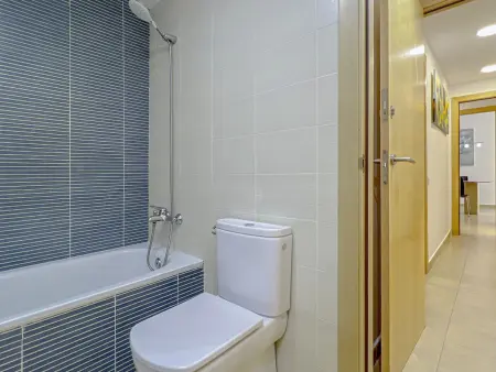 Appartement ensoleillé à Fenals, proche plages, parfait pour familles - Photo 26