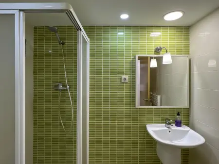 Appartement ensoleillé à Fenals, proche plages, parfait pour familles - Photo 30