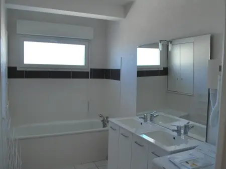 Appartement moderne 2 chambres, balcon plage, animaux admis - Photo 9
