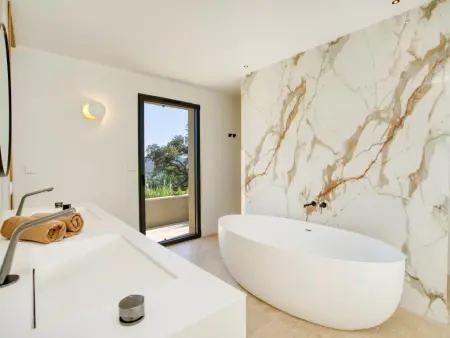 Vue Saint Tropez, Villa design de luxe avec piscine chauffée - Photo 9