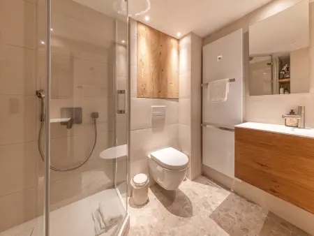 Appartement de Standing avec Piscine, Sauna et Hammam à Val-d'Isère - Photo 10