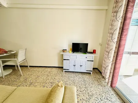 Claudia. Apartamento playa Roses  terraza y confort - Photo 8