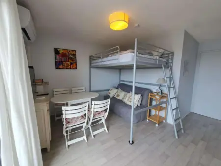 Studio rénové avec climatisation, terrasse et parking à Marseillan-Plage - Photo 1