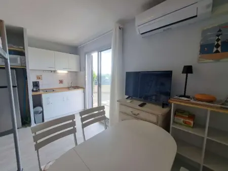 Studio rénové avec climatisation, terrasse et parking à Marseillan-Plage - Photo 2