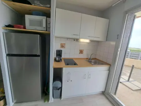 Studio rénové avec climatisation, terrasse et parking à Marseillan-Plage - Photo 3