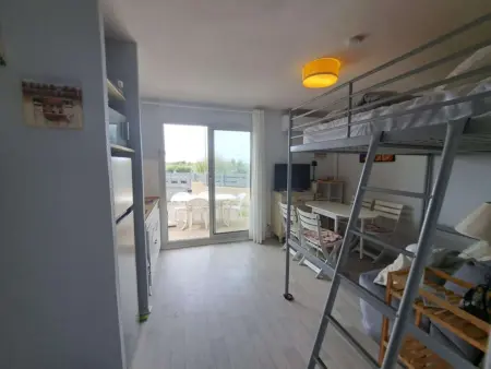 Studio rénové avec climatisation, terrasse et parking à Marseillan-Plage - Photo 4