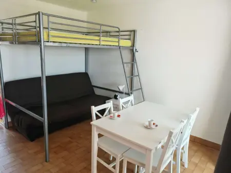 Studio en rdc avec terrasse fleurie et accès espace aquatique - Photo 2