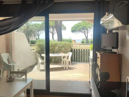 Studio en rdc avec terrasse fleurie et accès espace aquatique - Photo 3