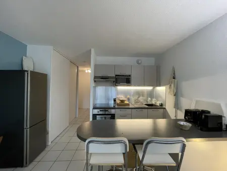 Agréable T2 avec piscine et parking dans résidence - Photo 3