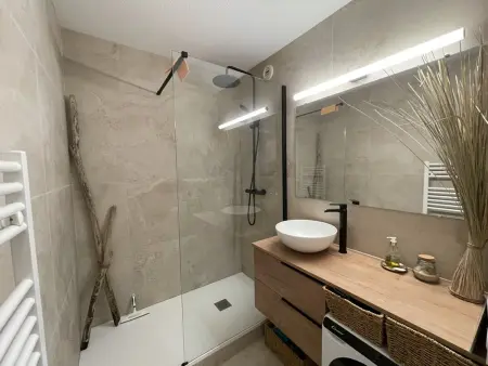 Agréable T2 avec piscine et parking dans résidence - Photo 5