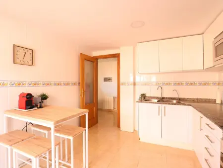 Grand appartement 3 chambres, grande terrasse, clim, à 600m de la plage - Photo 4