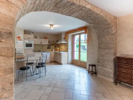 Maison spacieuse près de Vesoul avec cheminée, idéale pour familles - Photo 2