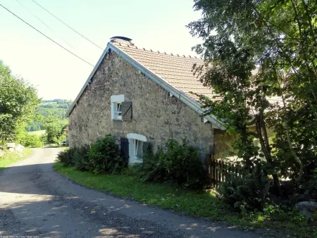 Gîte paisible dans une ancienne ferme avec WIFI et parking à Saint-Bresson - Photo 13