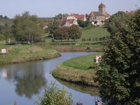 Gîte du Pêcheur isolé avec grande capacité près de la Saône - Photo 23