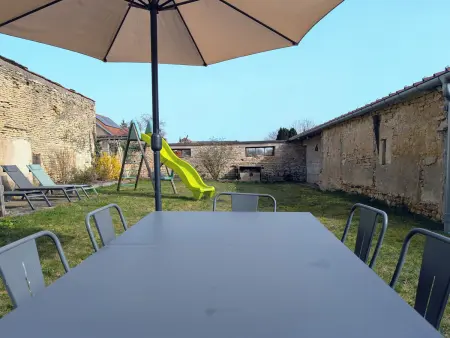 Gîte rénové XVIIIème siècle, animaux acceptés, jardin clôturé - Photo 3