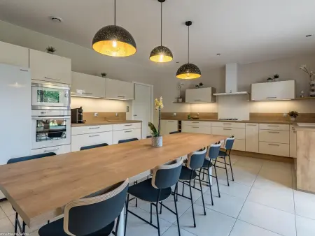 Gîte moderne et lumineux à Gy avec grand salon, jardin et jeux pour enfants - Photo 1