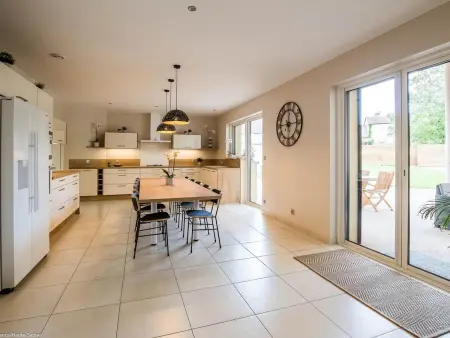 Gîte moderne et lumineux à Gy avec grand salon, jardin et jeux pour enfants - Photo 6