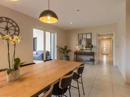 Gîte moderne et lumineux à Gy avec grand salon, jardin et jeux pour enfants - Photo 9