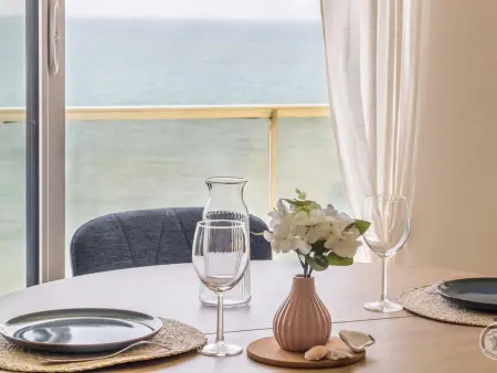Appartement en front de mer avec balcon et parking privé - Photo 1