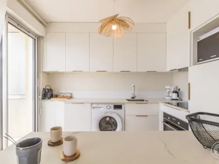 Appartement en front de mer avec balcon et parking privé - Photo 3