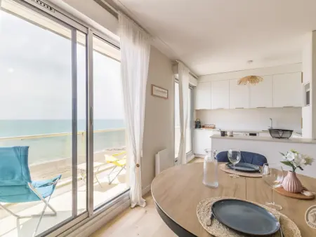 Appartement en front de mer avec balcon et parking privé - Photo 7
