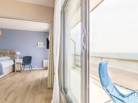 Appartement en front de mer avec balcon et parking privé - Photo 10