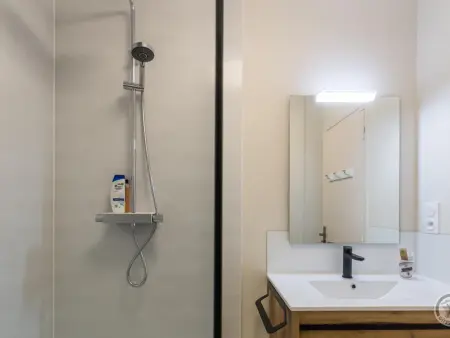 Appartement en front de mer avec balcon et parking privé - Photo 14