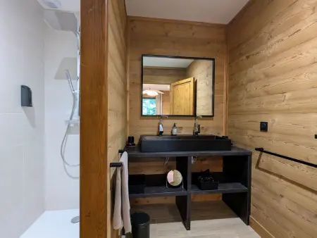 Lodge élégant avec spa privatif et espace bien-être - Photo 11
