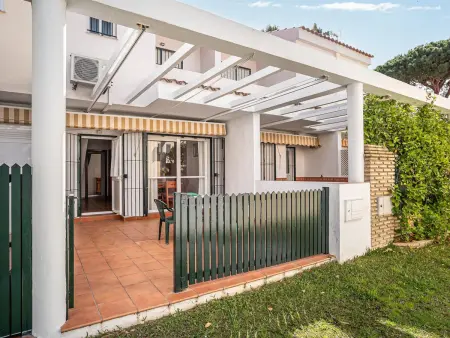 Maison mitoyenne élégante près de la plage avec piscine et parking - Photo 1