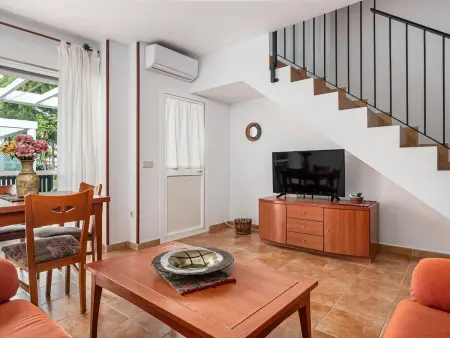 Maison mitoyenne élégante près de la plage avec piscine et parking - Photo 5