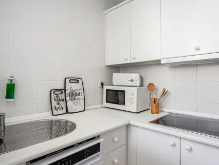 Maison mitoyenne élégante près de la plage avec piscine et parking - Photo 9