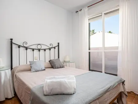 Maison mitoyenne élégante près de la plage avec piscine et parking - Photo 11