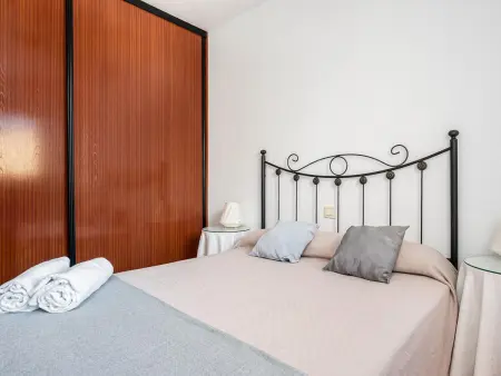 Maison mitoyenne élégante près de la plage avec piscine et parking - Photo 12