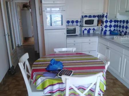 Appartement au 1er étage avec terrasse - 2 chambres, 4 personnes, parking face à la mer - Photo 1