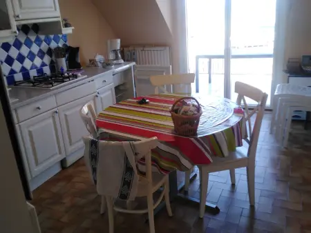 Appartement au 1er étage avec terrasse - 2 chambres, 4 personnes, parking face à la mer - Photo 4