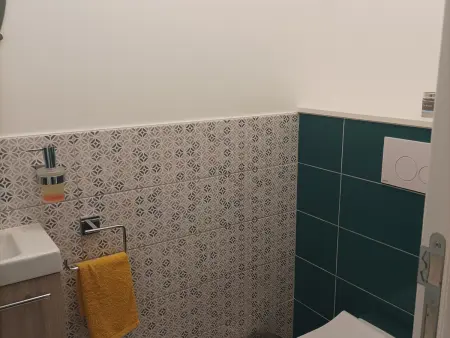 Charmant duplex proche centre avec garage et 2 chambres king size - Photo 9