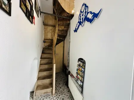 Le Cent Quarante, Logement insolite large de 140cm au cœur de Spa - Photo 4