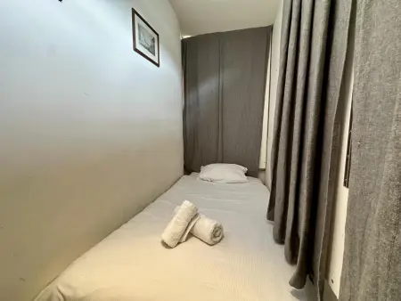Le Cent Quarante, Logement insolite large de 140cm au cœur de Spa - Photo 10