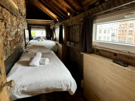 Le Cent Quarante, Logement insolite large de 140cm au cœur de Spa - Photo 13