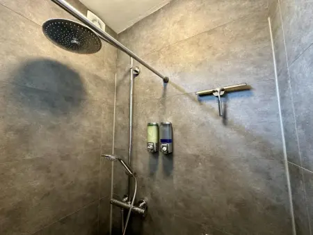 Le Cent Quarante, Logement insolite large de 140cm au cœur de Spa - Photo 19