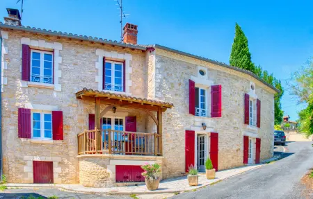 Charmante Maison avec piscine, Maison 8 personnes à Savignac les Églises - Photo 1