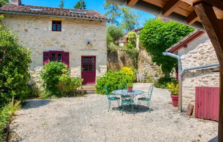 Charmante Maison avec piscine, Maison 8 personnes à Savignac les Églises - Photo 7