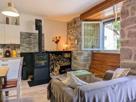 Séjour rustique proche des Estables et du Puy-en-Velay - Photo 1