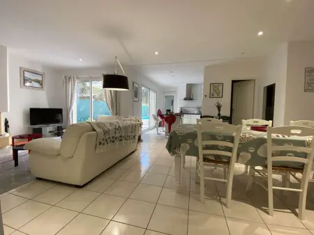 Maison avec Piscine Privée, Jardin et Parking - Saint-Pierre d'Oléron - Photo 4