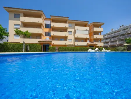 Appartement spacieux à 150m de la plage avec parking et climatisation - Photo 2