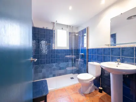 Appartement spacieux à 150m de la plage avec parking et climatisation - Photo 27