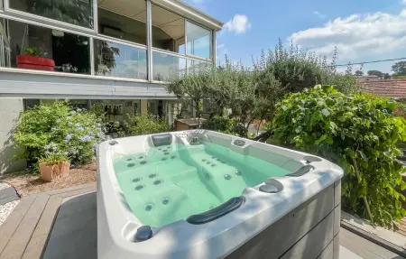 Villa piscine et jacuzzi, Maison 6 personnes à Nîmes - Photo 1