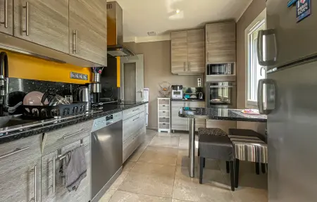 Villa piscine et jacuzzi, Maison 6 personnes à Nîmes - Photo 4