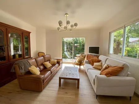 Maison de ville rénovée à Cambo-les-Bains avec balcon-terrasse - Photo 4